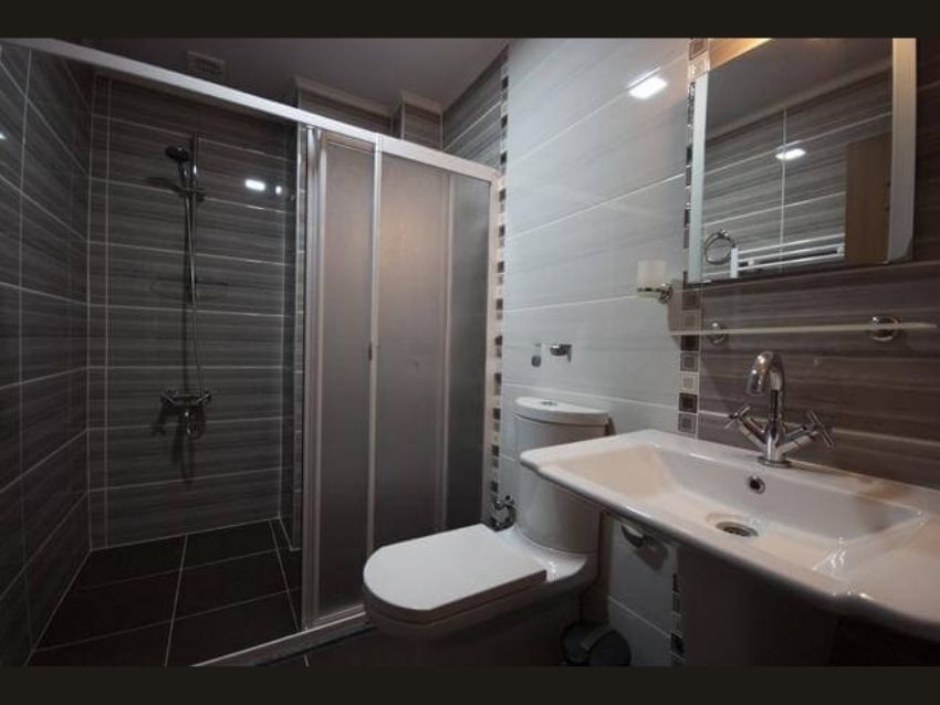 aykanat kız apart - banyo