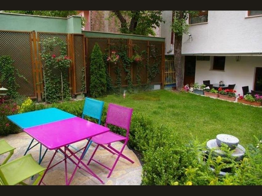 aykanat kız apart - bahçe