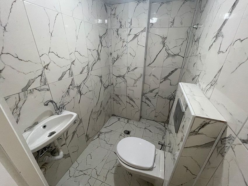 izem kız apart - banyo